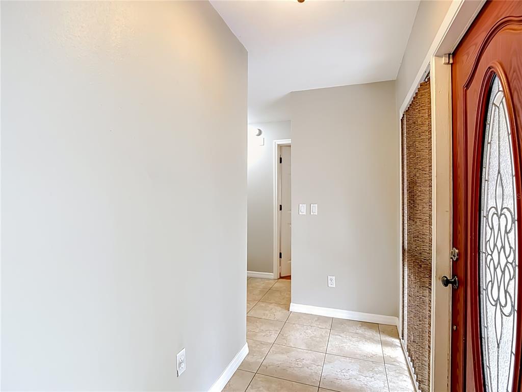 811 Ambassador Loop Tampa, FL 33613 - Photo 9 of 75