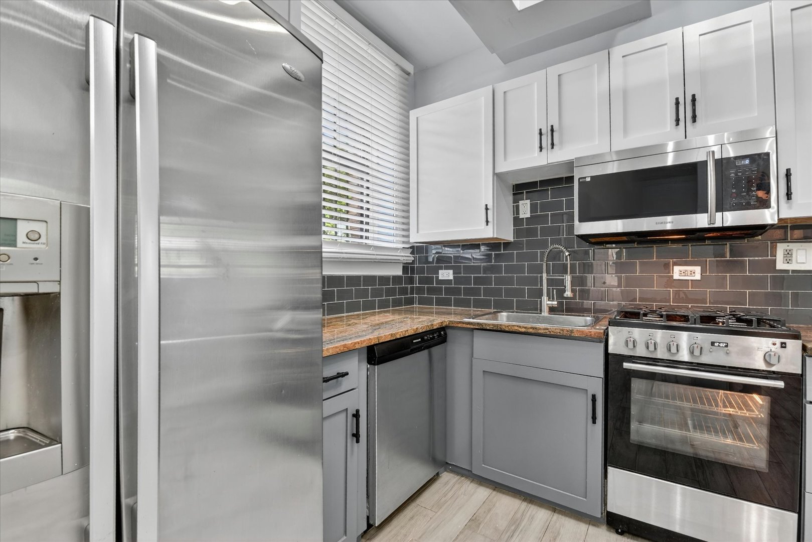 7033 North Sheridan Road, Unit G Chicago, IL 60626 - Photo 6 of 17