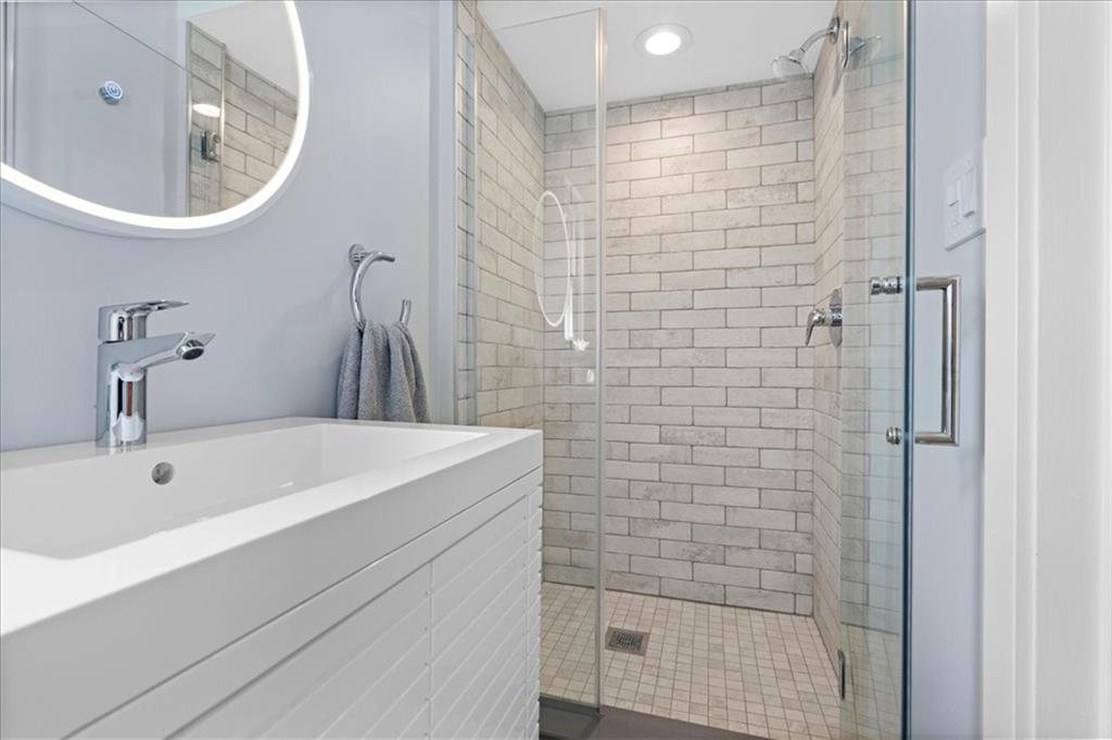 2808 Fernwald Road Pittsburgh, PA 15217 - Photo 11 of 30 Common Full Bath