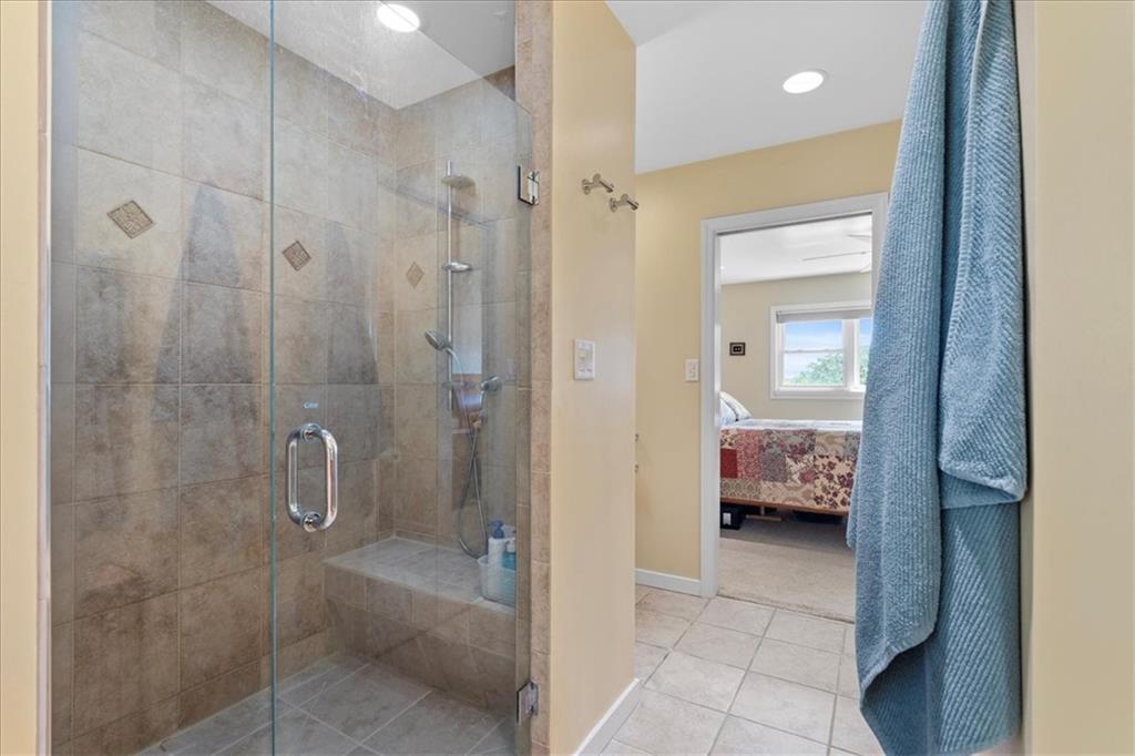 2808 Fernwald Road Pittsburgh, PA 15217 - Photo 17 of 30 Owner's Bath