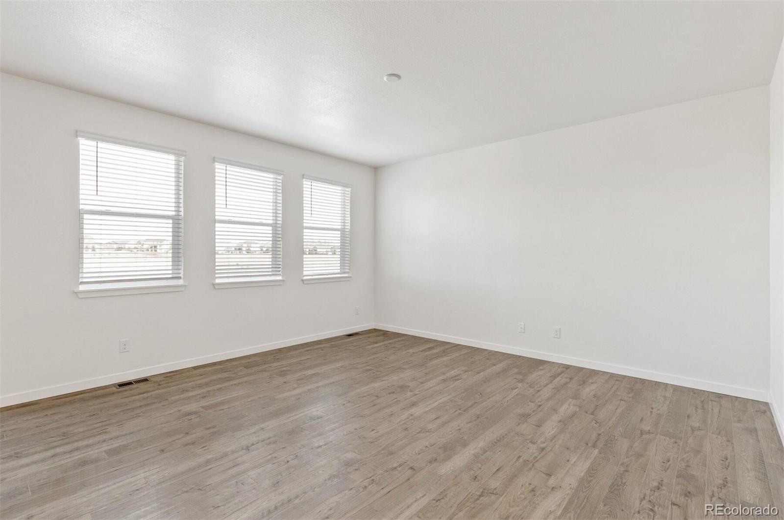 129 North Waterloo Street Aurora, CO 80018 - Photo 6 of 25