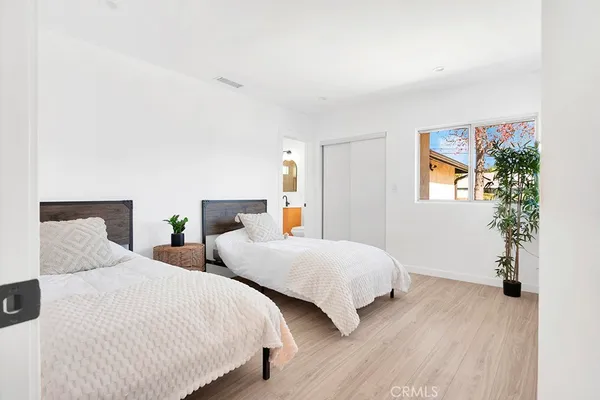 $1,149,000 | 14868 1486 1/2 Envoy, Sylmar, CA 91342