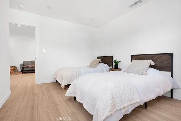 $1,149,000 | 14868 1486 1/2 Envoy, Sylmar, CA 91342