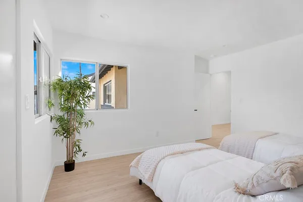 $1,149,000 | 14868 1486 1/2 Envoy, Sylmar, CA 91342