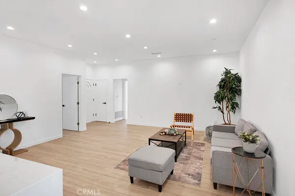 $1,149,000 | 14868 1486 1/2 Envoy, Sylmar, CA 91342
