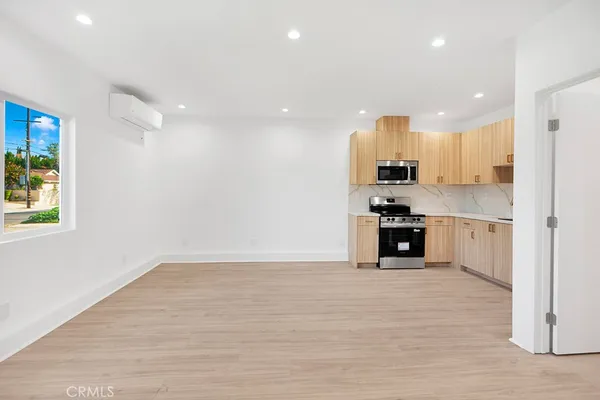 $1,149,000 | 14868 1486 1/2 Envoy, Sylmar, CA 91342