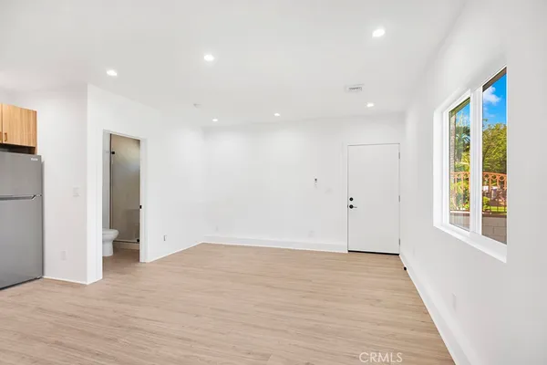 $1,149,000 | 14868 1486 1/2 Envoy, Sylmar, CA 91342