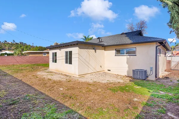 $1,149,000 | 14868 1486 1/2 Envoy, Sylmar, CA 91342