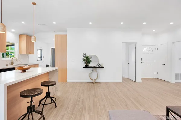 $1,149,000 | 14868 1486 1/2 Envoy, Sylmar, CA 91342