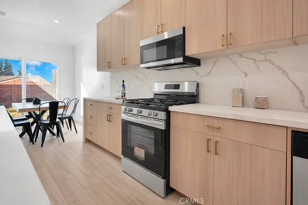 $1,149,000 | 14868 1486 1/2 Envoy, Sylmar, CA 91342