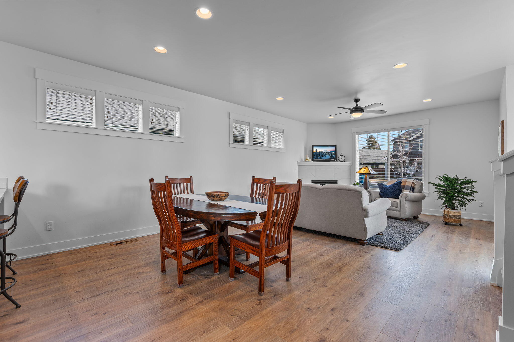 4649 Southwest 36th Street Redmond, OR 97756 - Photo 10 of 47 2026_03_12_4649_sw_36th_st_rdm-23