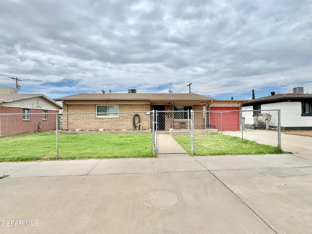 front view of house with a yard