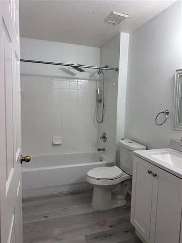 $2,150 | 9272 Lake Chase Island Way, Tampa, FL 33626