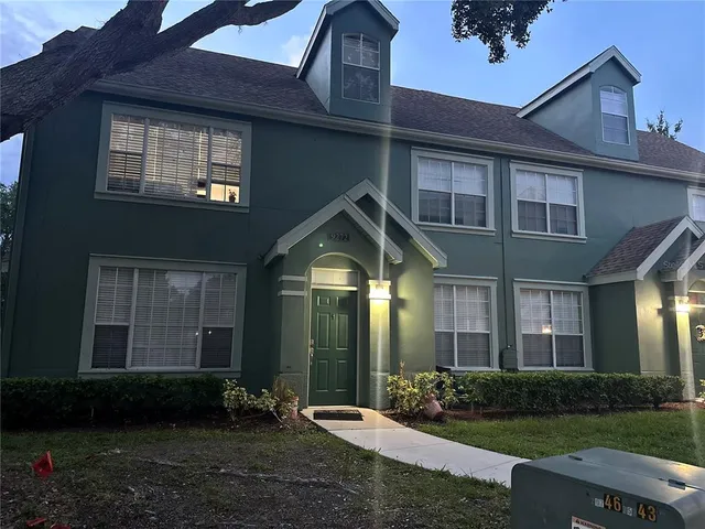 $2,150 | 9272 Lake Chase Island Way, Tampa, FL 33626