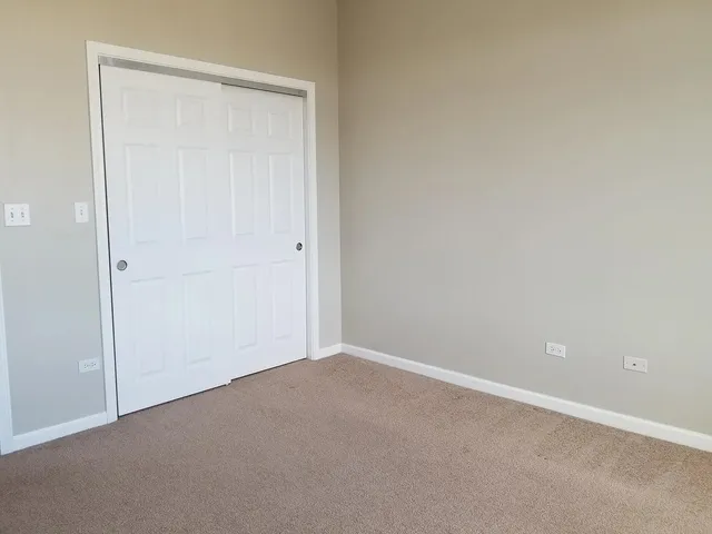 $2,600 | 5036 West Pensacola Avenue, Unit 402, Chicago, IL 60641