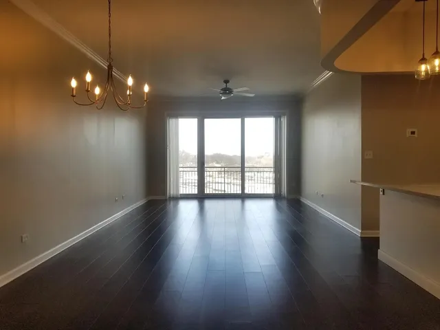 $2,600 | 5036 West Pensacola Avenue, Unit 402, Chicago, IL 60641