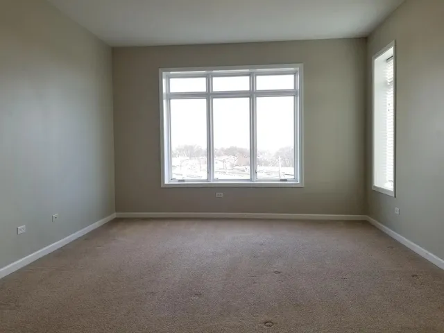 $2,600 | 5036 West Pensacola Avenue, Unit 402, Chicago, IL 60641