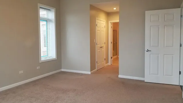 $2,600 | 5036 West Pensacola Avenue, Unit 402, Chicago, IL 60641