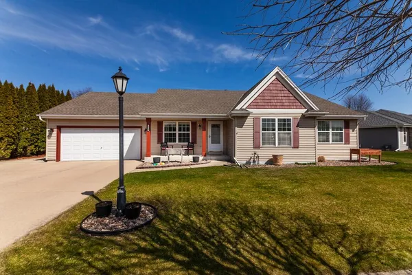 $559,900 | 1189 Mockingbird Drive, Oconomowoc, WI 53066