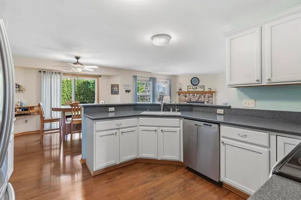 $559,900 | 1189 Mockingbird Drive, Oconomowoc, WI 53066