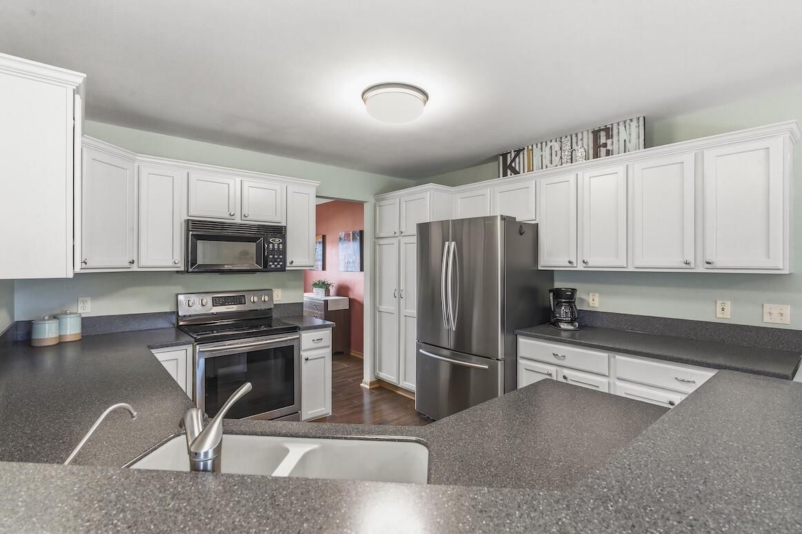 1189 Mockingbird Drive Oconomowoc, WI 53066 - Photo 12 of 31 Kitchen w/Updated Countertops