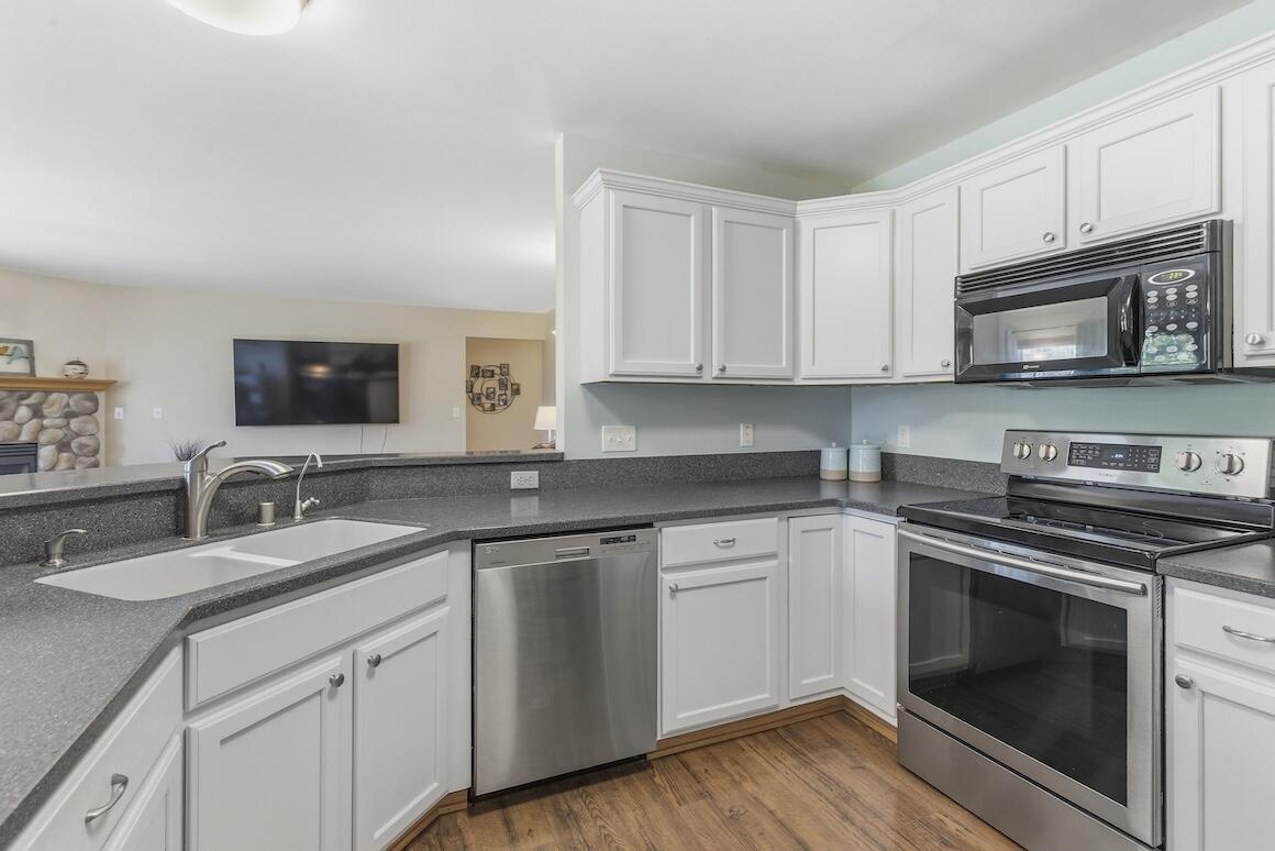 1189 Mockingbird Drive Oconomowoc, WI 53066 - Photo 13 of 31 Kitchen w/Stainless Steel Appliances