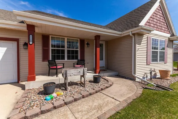 $559,900 | 1189 Mockingbird Drive, Oconomowoc, WI 53066