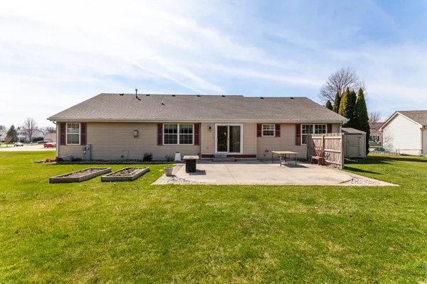 $559,900 | 1189 Mockingbird Drive, Oconomowoc, WI 53066