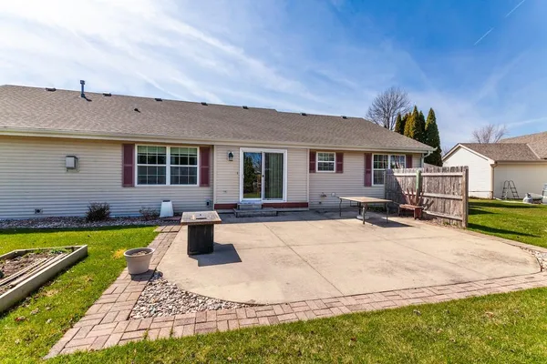 $559,900 | 1189 Mockingbird Drive, Oconomowoc, WI 53066