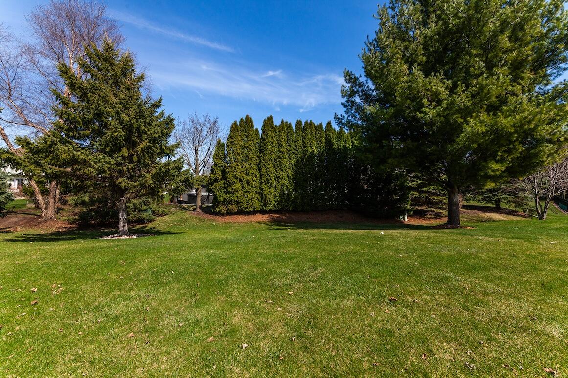1189 Mockingbird Drive Oconomowoc, WI 53066 - Photo 6 of 31 Yard