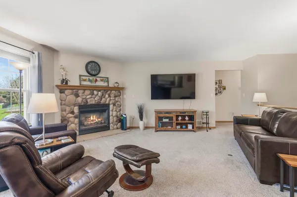 $559,900 | 1189 Mockingbird Drive, Oconomowoc, WI 53066