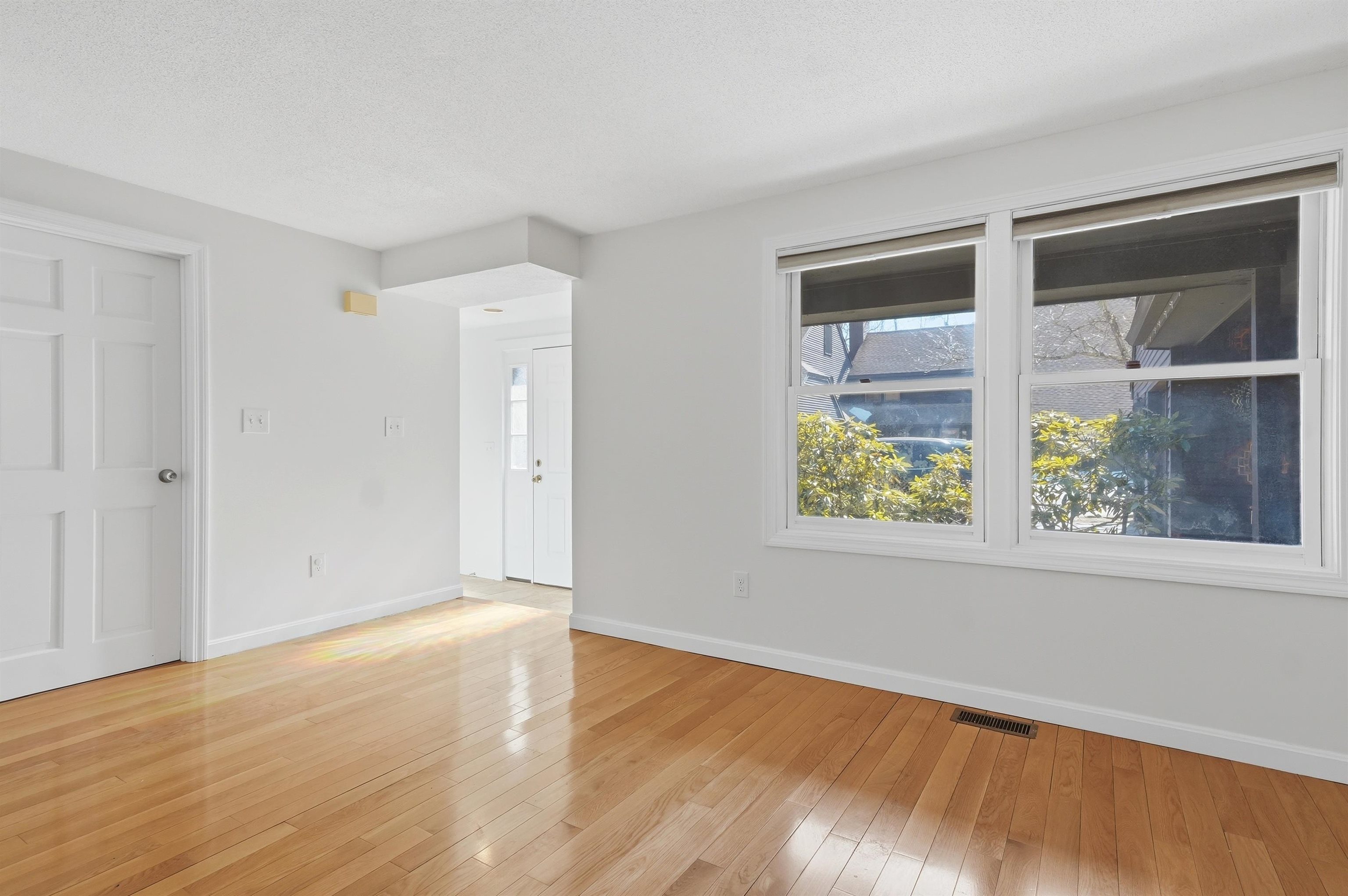 45 Stacey Circle Windham, NH 03087 - Photo 12 of 60