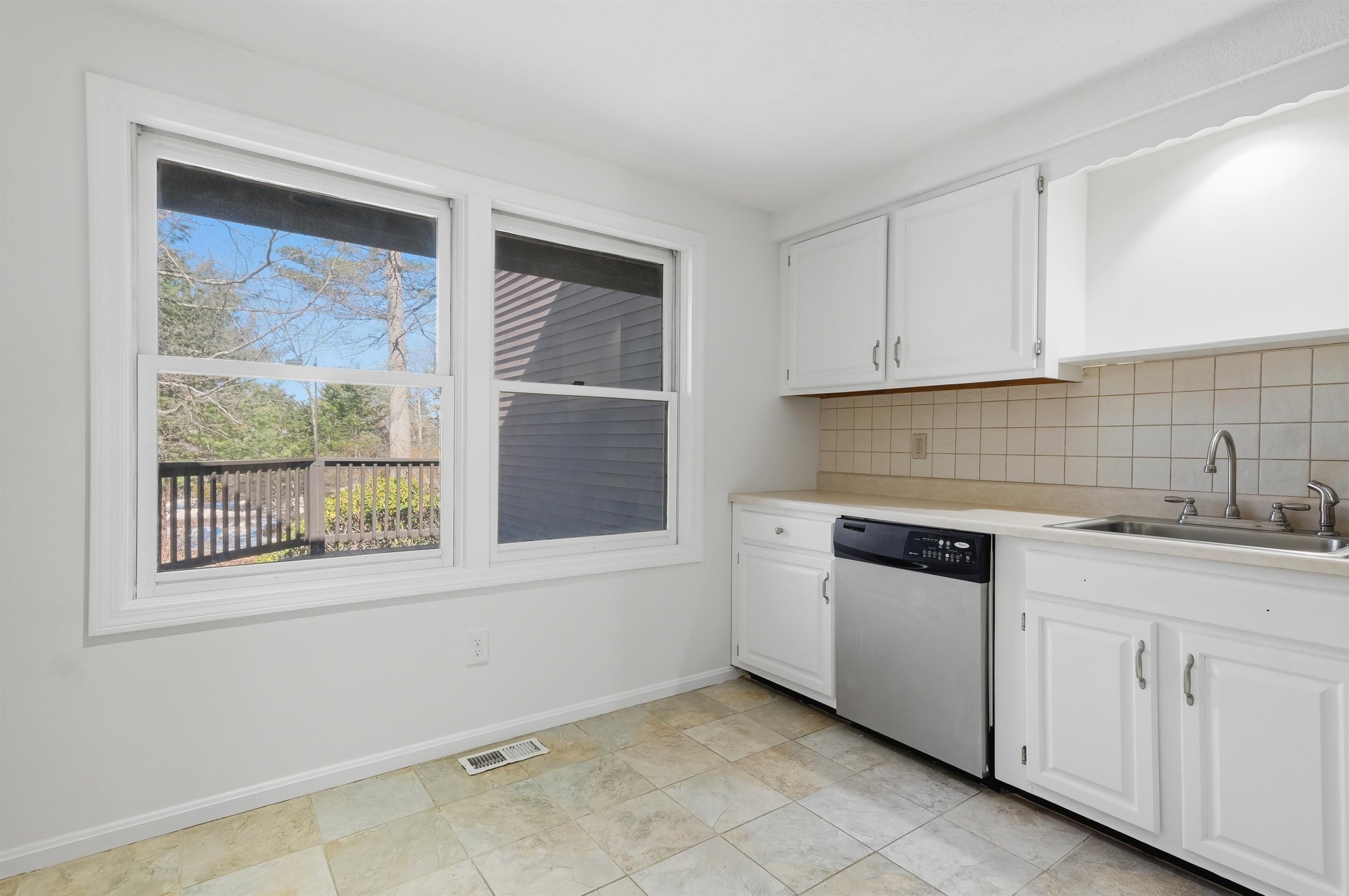 45 Stacey Circle Windham, NH 03087 - Photo 18 of 60