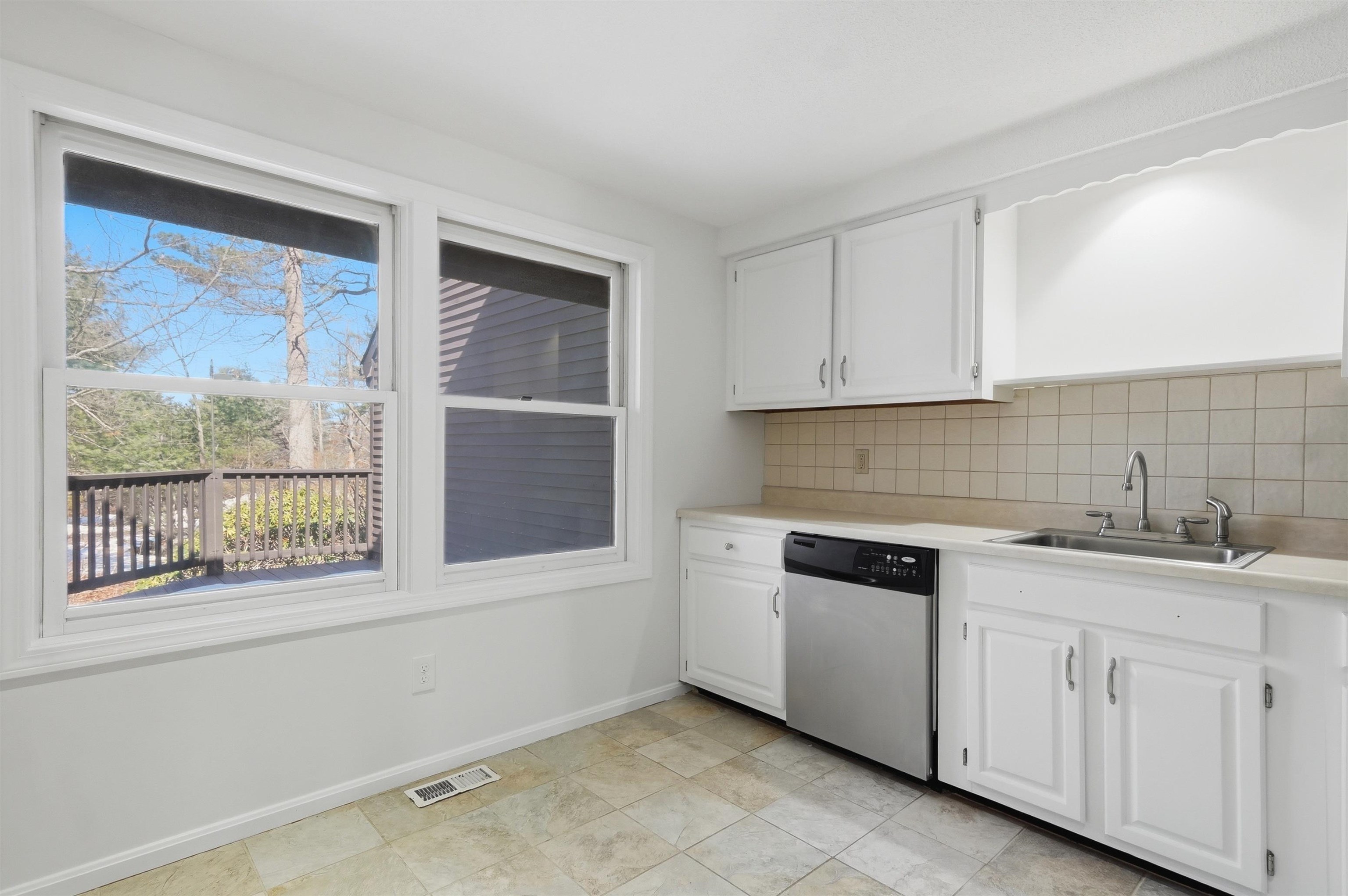 45 Stacey Circle Windham, NH 03087 - Photo 19 of 60