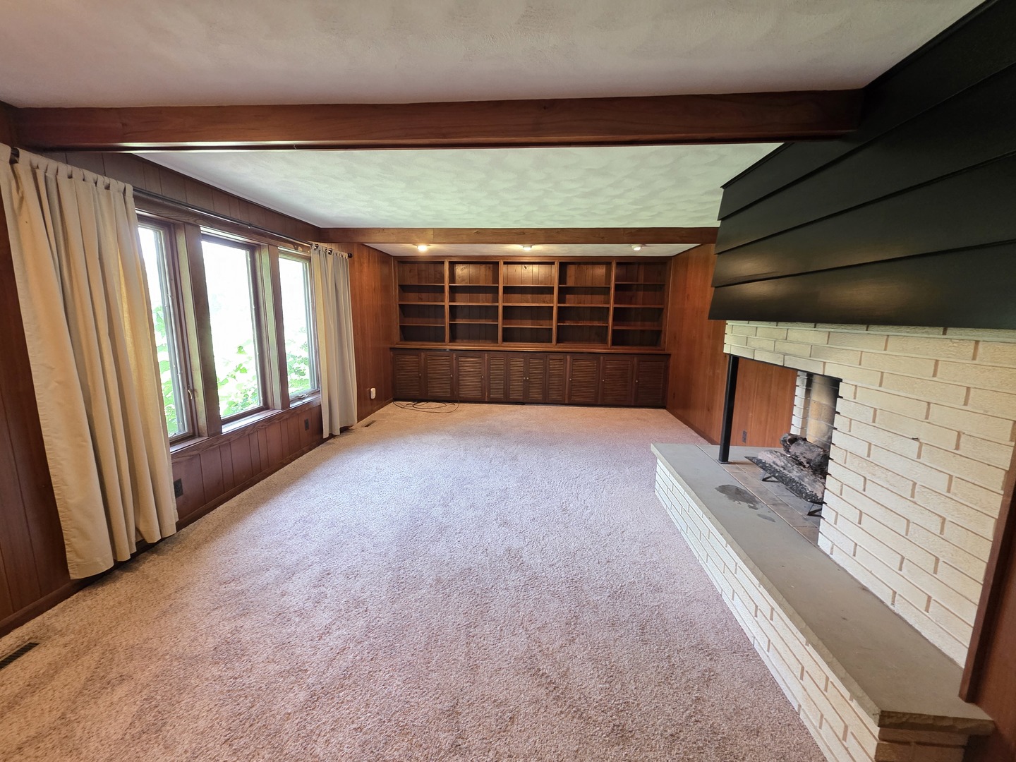 1546 Wheeler Street Woodstock, IL 60098 - Photo 17 of 32 a view of empty room with front door