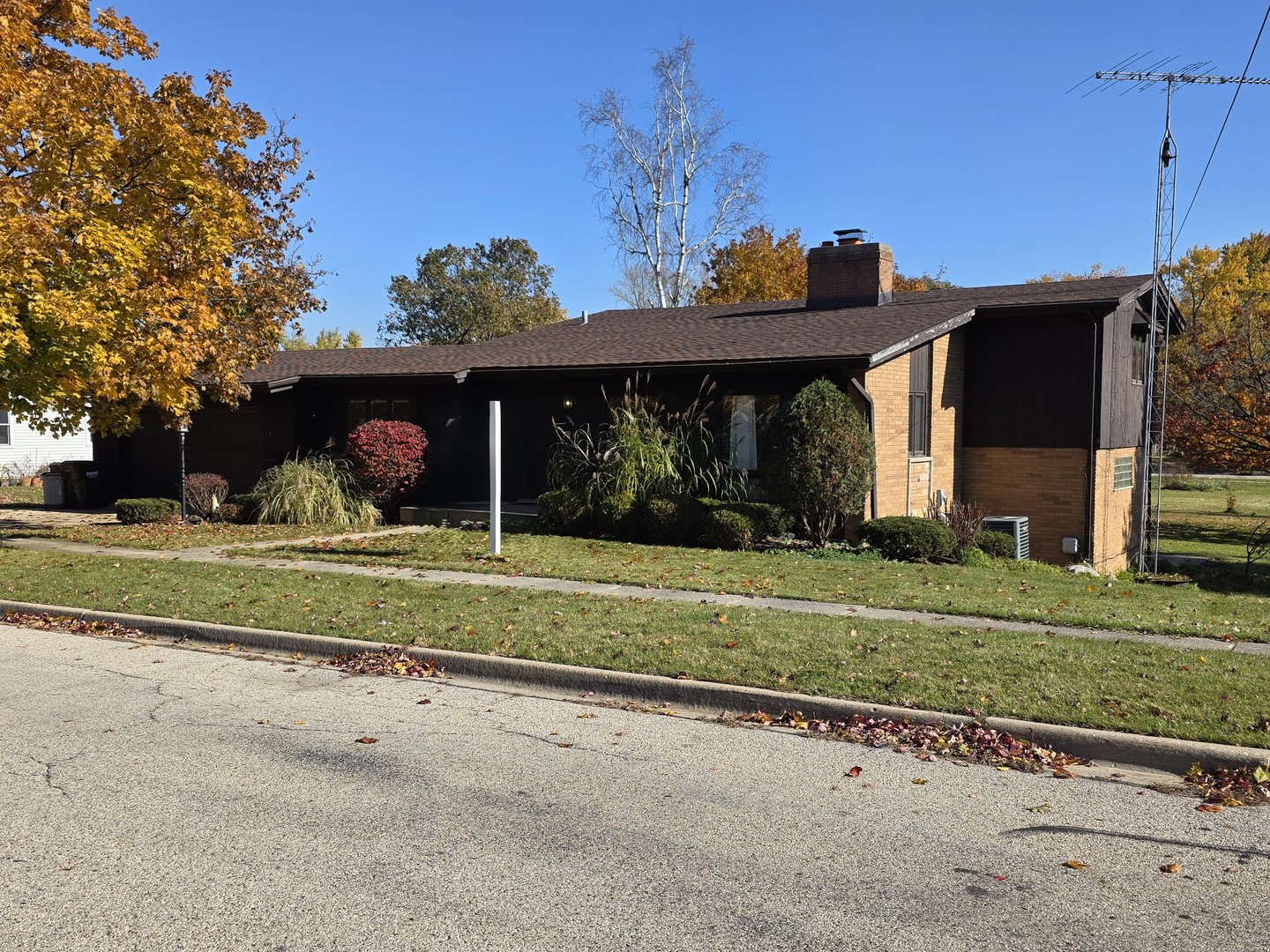 1546 Wheeler Street Woodstock, IL 60098 - Photo 3 of 32 a view of a house with a yard