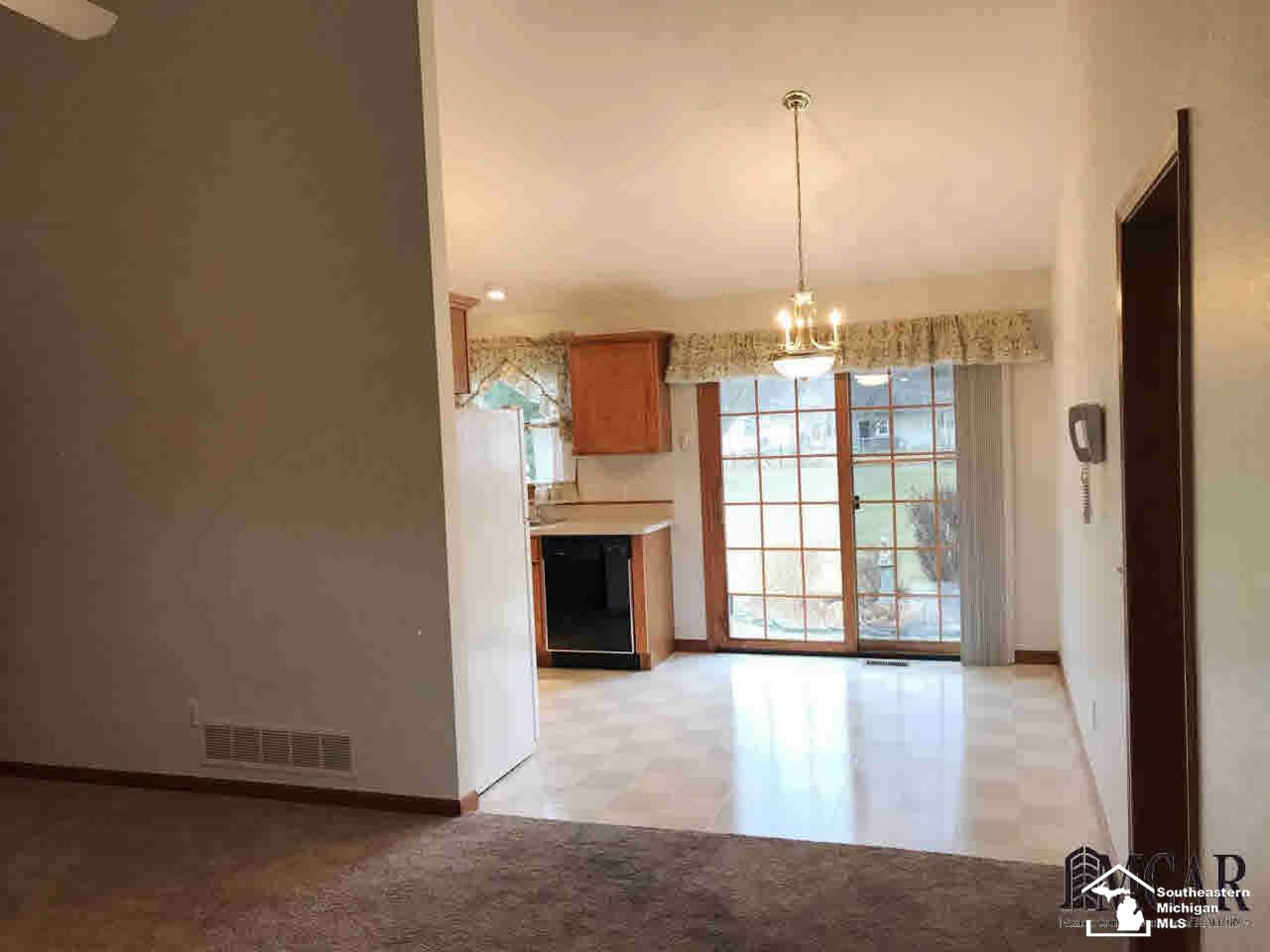 943 Eagle Ridge Trail Temperance, MI 48182 - Photo 4 of 14 Eat-In Kitchen