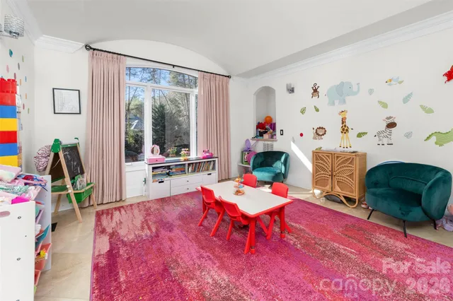 a view of a livingroom with the furniture