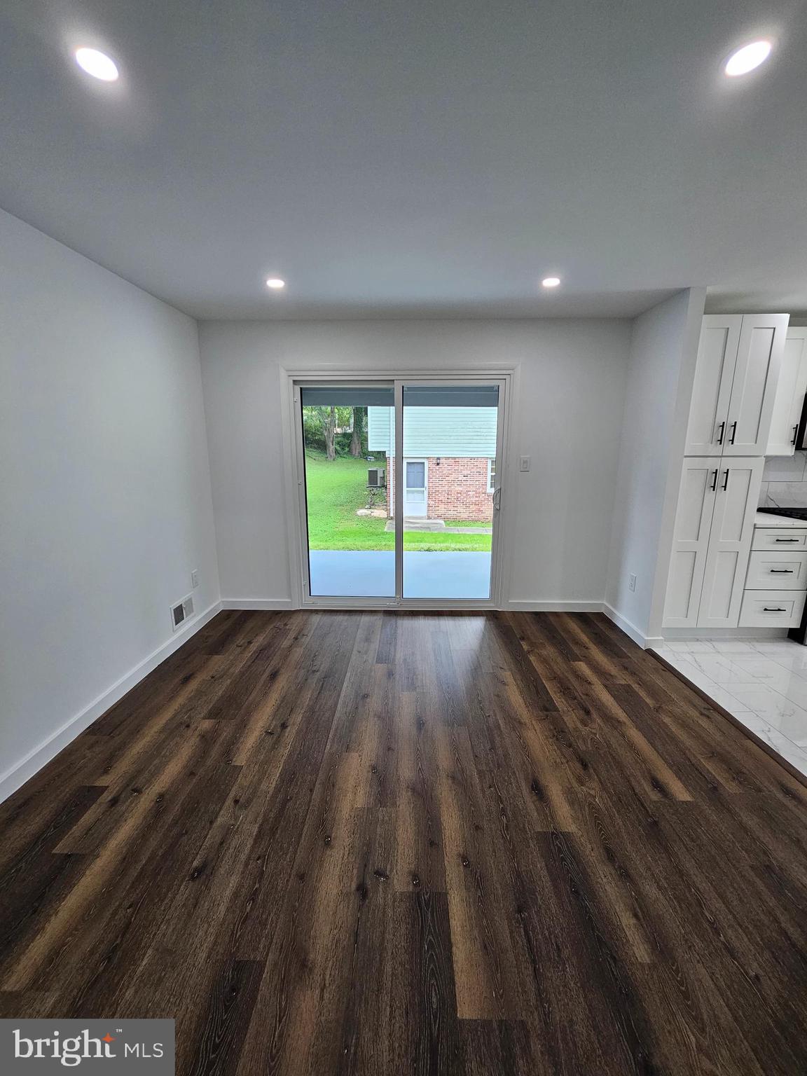 12913 Layhill Road Silver Spring, MD 20906 - Photo 17 of 49 Dining room