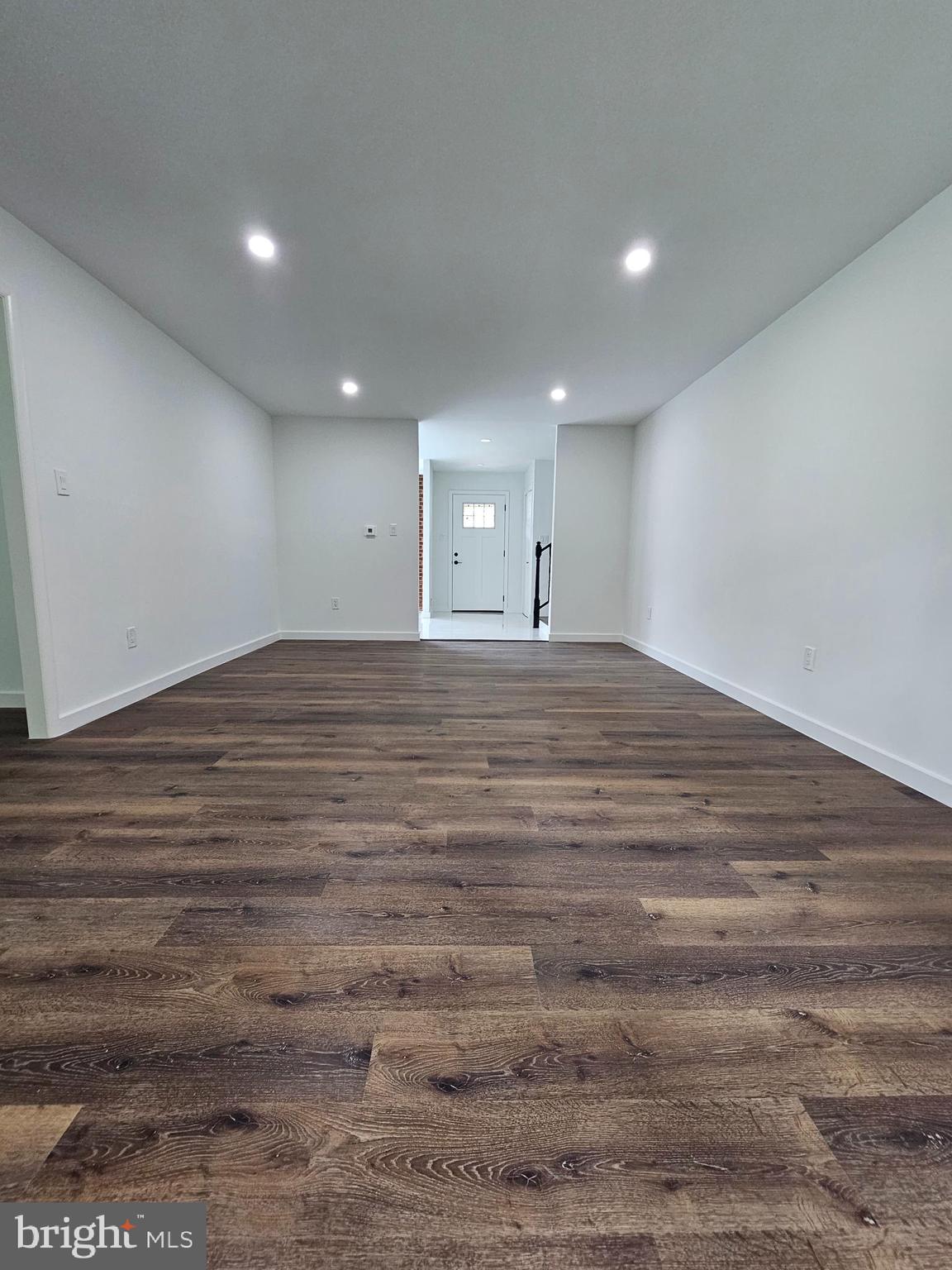 12913 Layhill Road Silver Spring, MD 20906 - Photo 20 of 49 Living room
