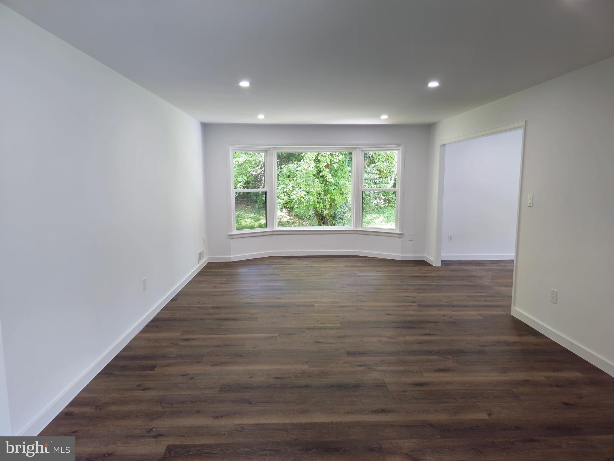 12913 Layhill Road Silver Spring, MD 20906 - Photo 22 of 49 Living room