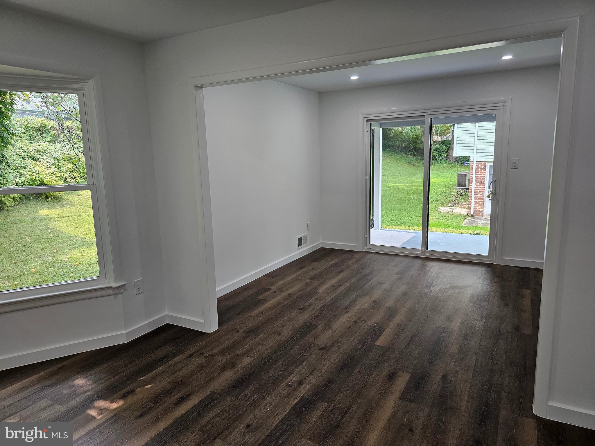 12913 Layhill Road Silver Spring, MD 20906 - Photo 23 of 49 Dining room
