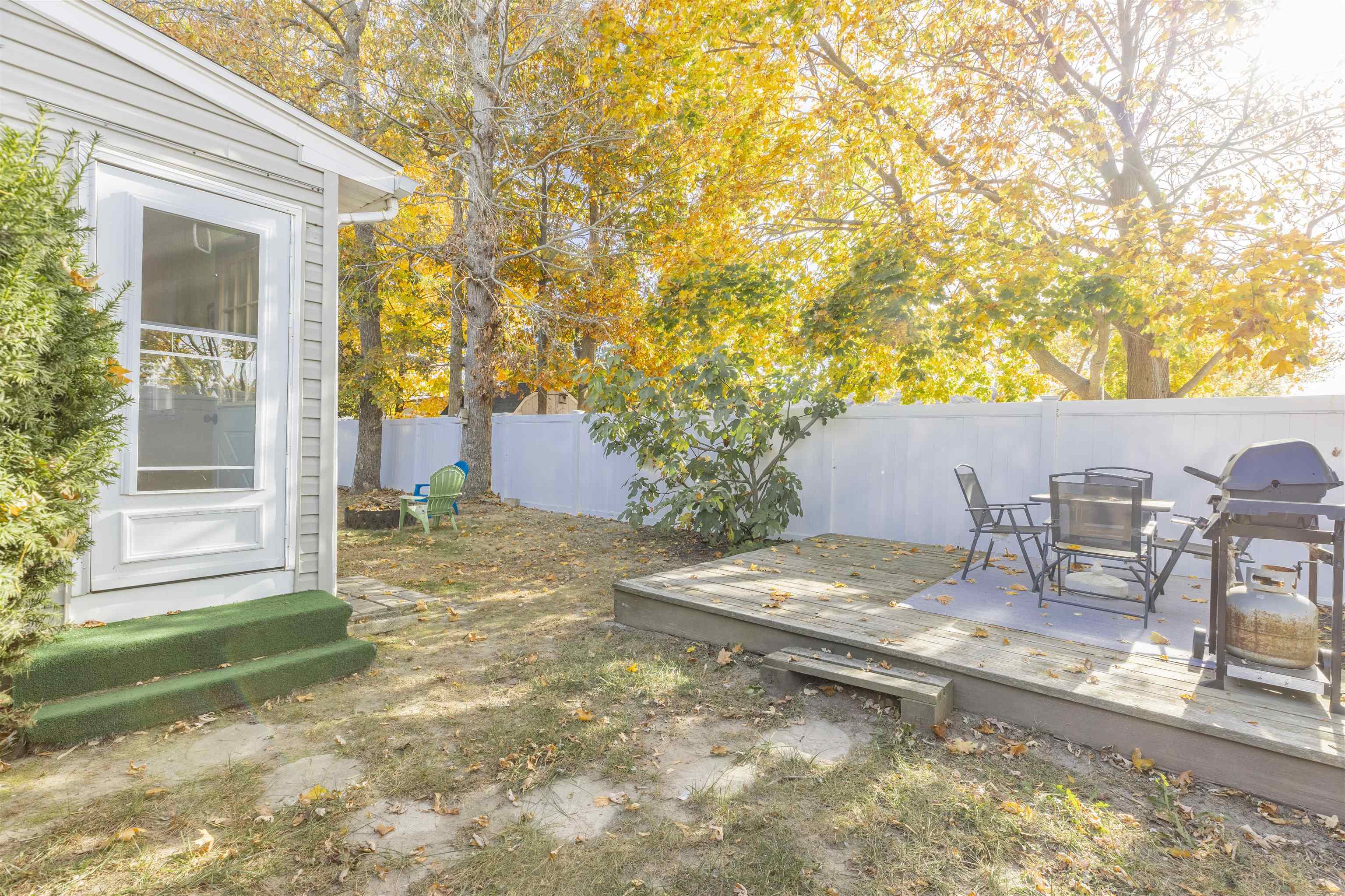 116 Cedardale Avenue Villas, NJ 08251 - Photo 23 of 30 a backyard of a house with table and chairs