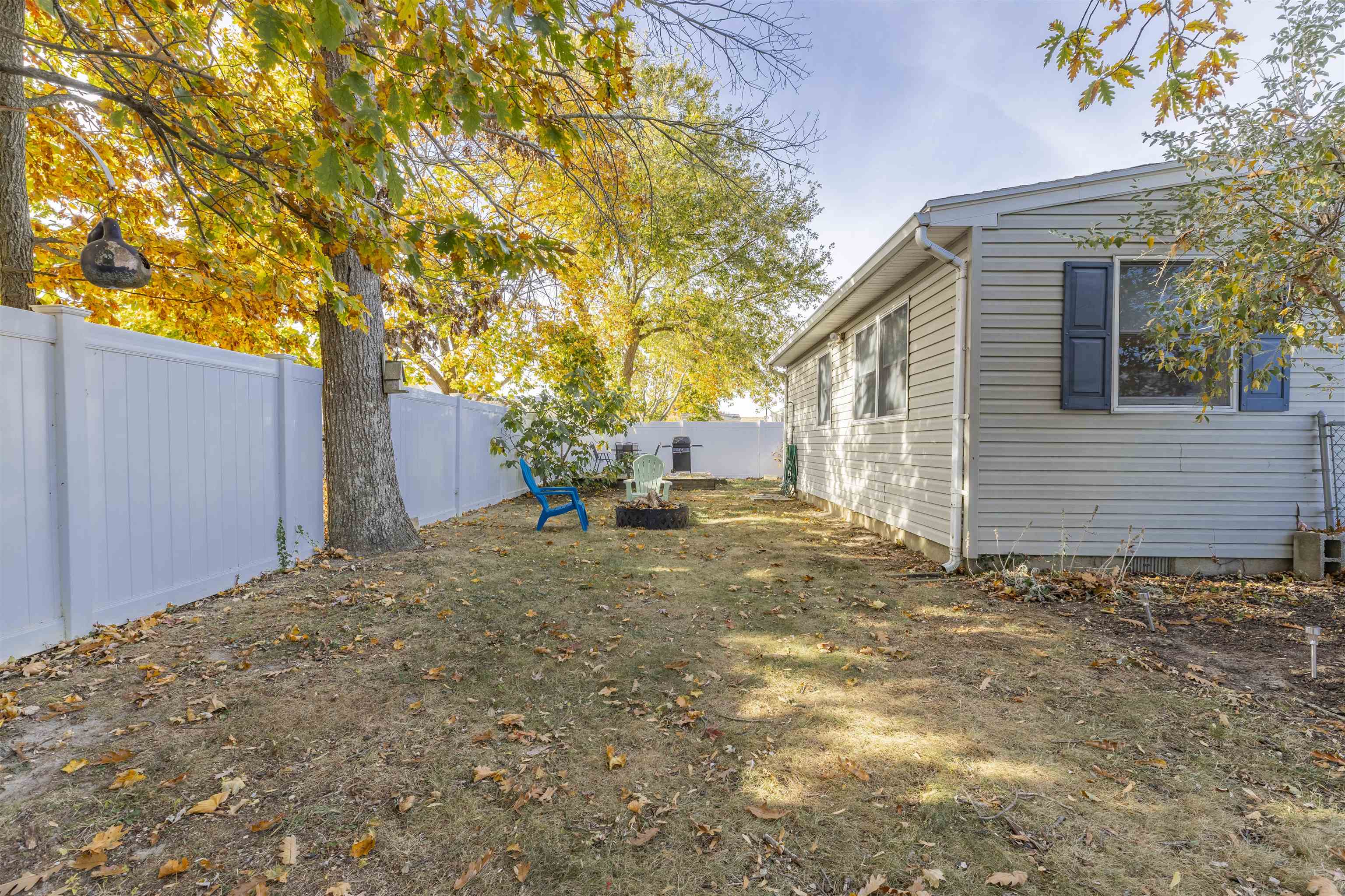 116 Cedardale Avenue Villas, NJ 08251 - Photo 24 of 30 a backyard of a house with table and chairs