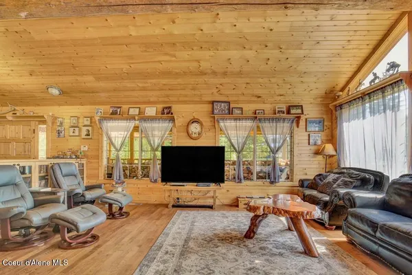 $1,200,000 | 300 Old Bull River Road, Noxon, MT 59853