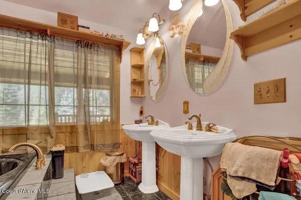 $1,200,000 | 300 Old Bull River Road, Noxon, MT 59853