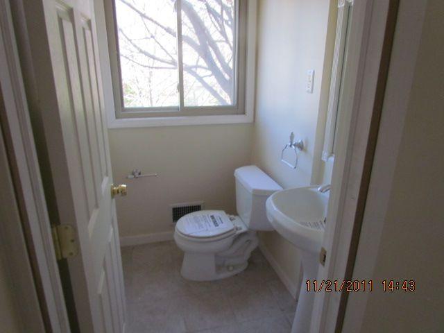 28910 Farmington Road Farmington, MI 48334 - Photo 12 of 13 31082221-11.JPG