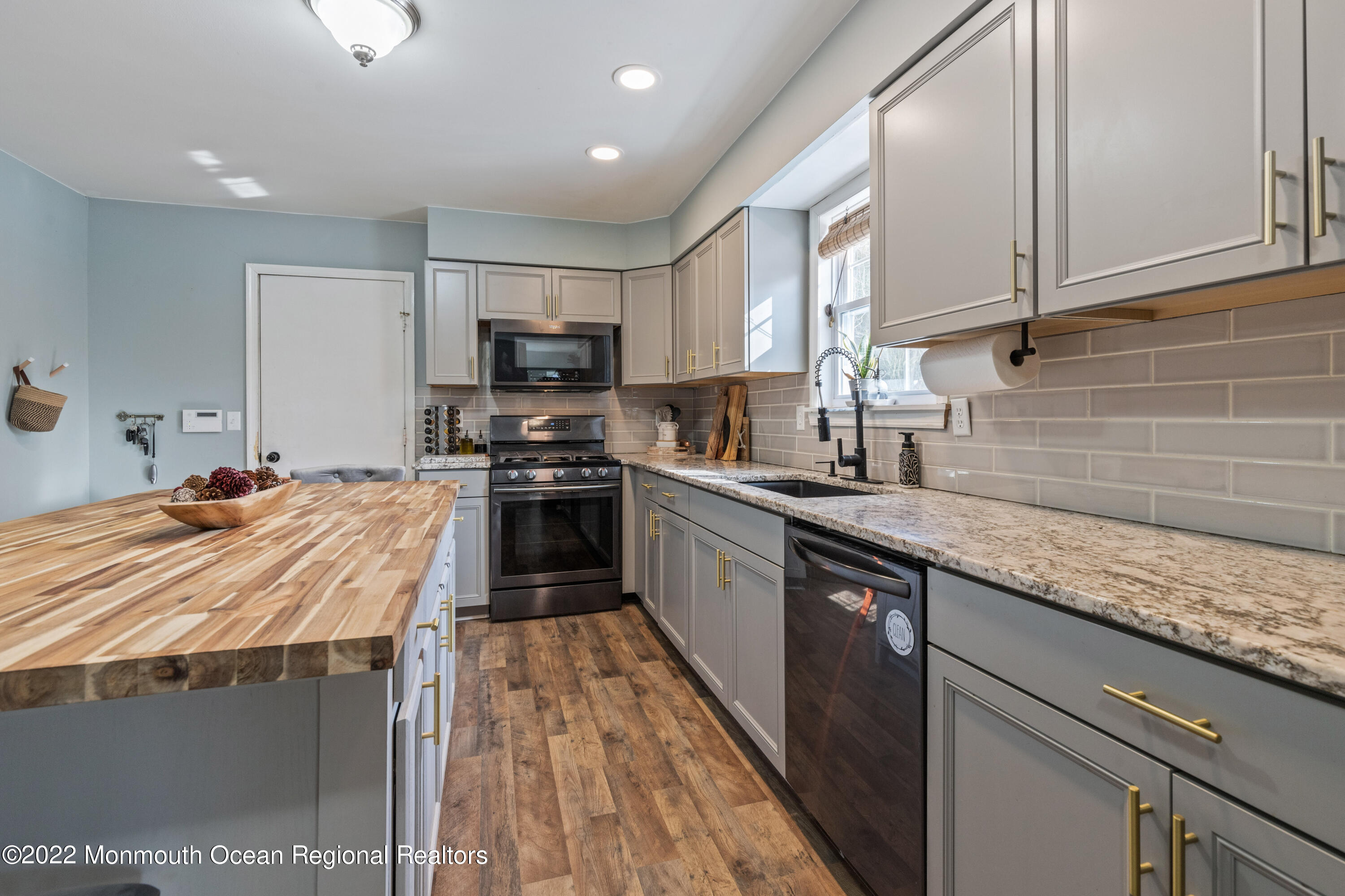 37 Bennetts Mills Road Jackson, NJ 08527 - Photo 9 of 34 011_10kitchen
