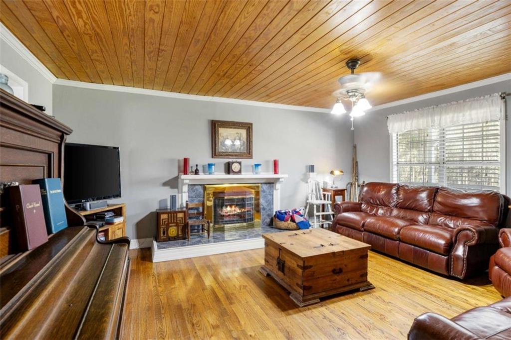5948 Haywood Valley Road Summerville, GA 30747 - Photo 5 of 74 a living room with furniture and a flat screen tv