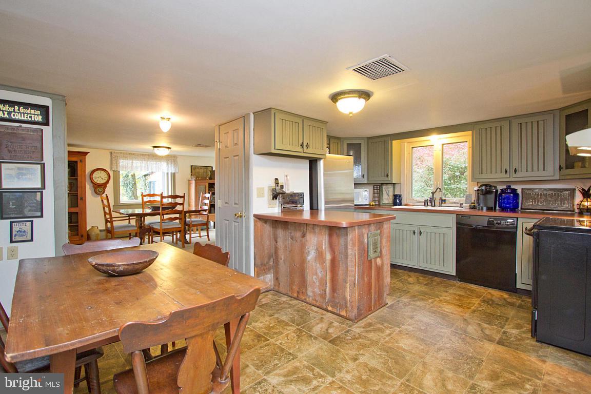 817 Disston View Drive Lititz, PA 17543 - Photo 7 of 47